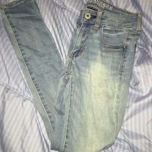 Light wash American Eagle super stretch jeans